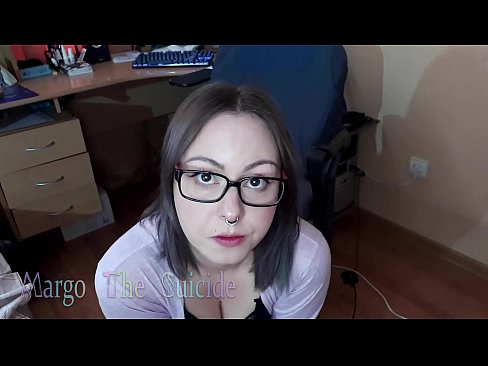 ❤️ Sexet pige med briller sutter Dildo dybt på kamera Sluts at da.trysex.ru ️❤